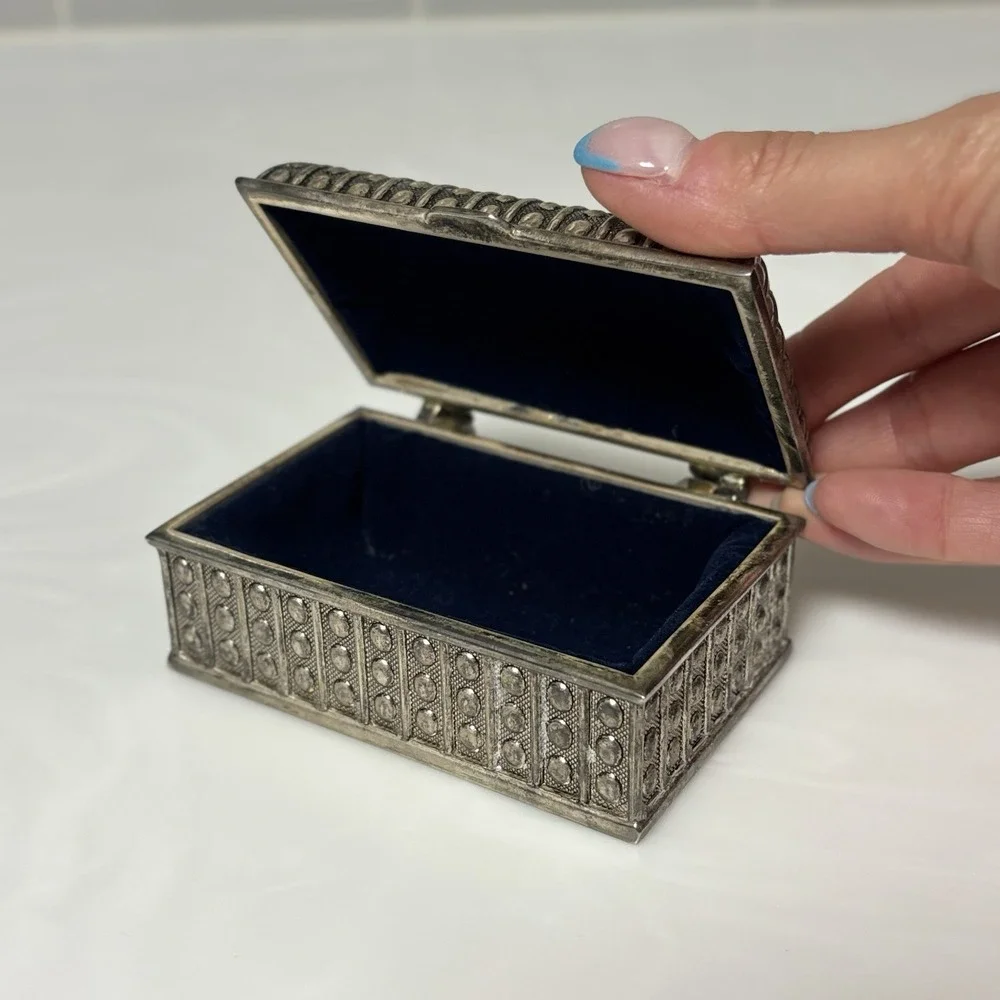 SMALL VINTAGE SILVER PLATE TRINKET OR JEWELRY TABLE CABINET BOX